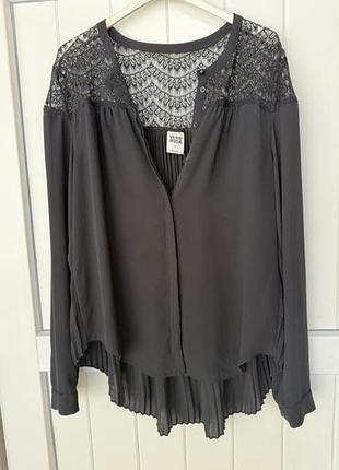 Элегантная черная блузка vero moda с кружевом и плиссе