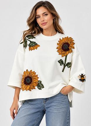Женский свитшот oversize с вышивкой и аппликацией подсолнухи modna kazka mknk51026