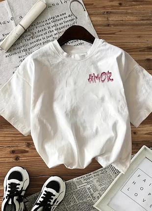 Футболка жіноча біла з графіті-принтом amor