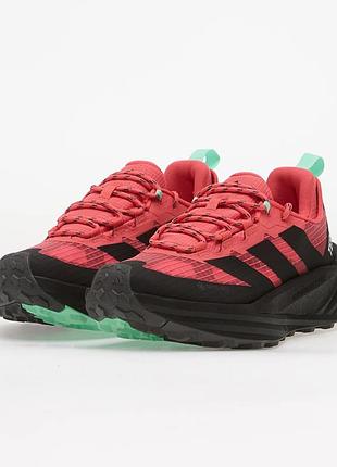 Жіночі трендові кросівки adi terrex freehiker 3 low gore-tex pure turbo / pulse mint | 36–40