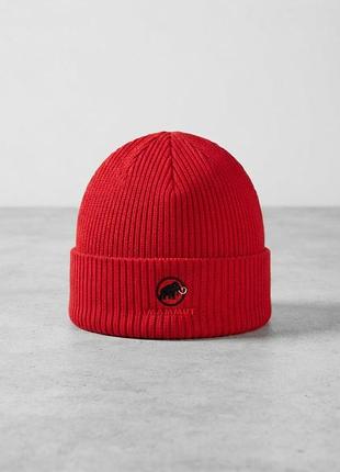 Шапка от бренда mammut