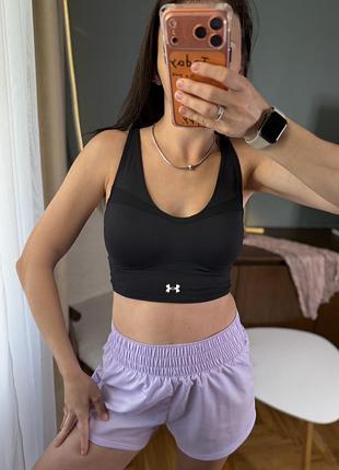 Чорний спортивний топ under armour