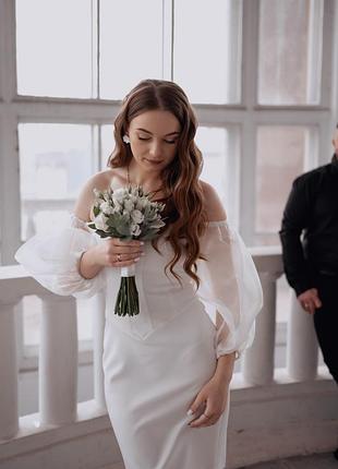 Весільна сукня жіноча біла міді з відкритими плечима