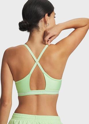 Салатовий спортивний топ under armour