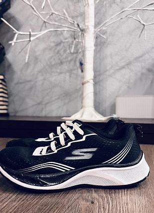 Кросівки skechers чорні устілка 21-21,5