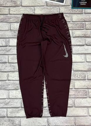 Чоловічі спортивні штани nike dri-fit run division challenger woven running pants