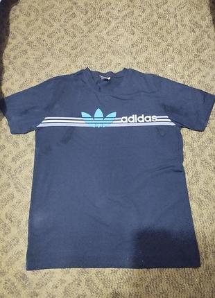 Мужская/подростковая футболка бренда adidas., размер м