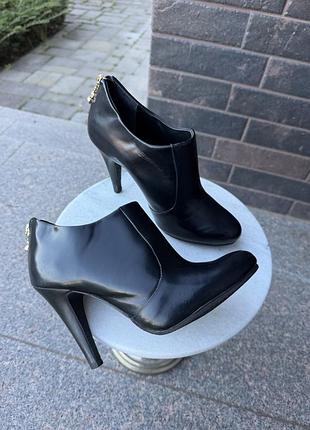 Класичні жіночі ботильйони ankle boots преміальний бренд capodarte 🇧🇷