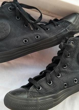 Чорні високі конверси converse chuck taylor all star hi mono black
оригінал!
33 розмір