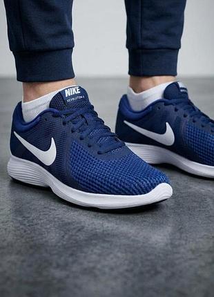 Класні чоловічі кросівки nike revolution 4