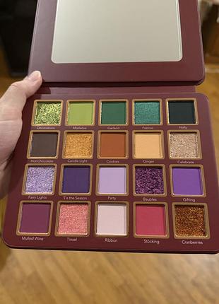 Лімітована палетка тіней інді бренду cosmic brushes ‘tis the season