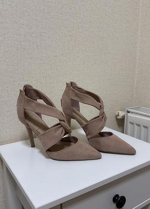 Туфлі замшеві на шпильці new look 26 см
