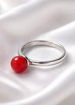 Срібна каблучка lover з коралом круглої форми (2136279)