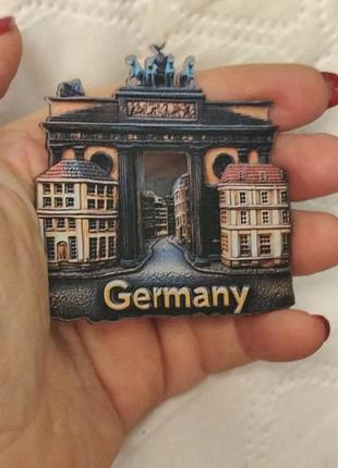 Магнит на холодильник германия берлин berlin акрил( пластик)