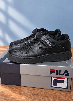 Дитячі демісезонні чорні кросівки fila для хлопчика, снікерси fila, 33 розмір, на липучці. демисезонные кроссовки fila для мальчикаfila, 33 размер