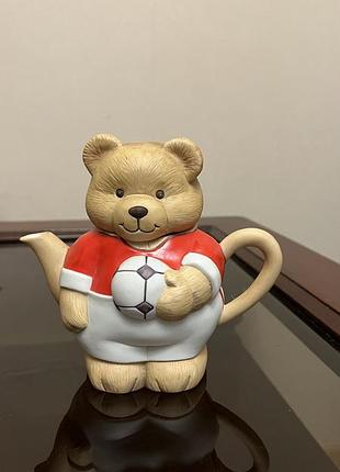 Чайник-ведмедик вінтажний barely sporty, футболіст №9, 1994 / vintage barely sporty football bear teapot no. 9, 1994