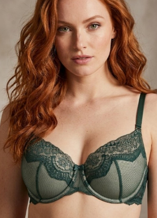 Темно зелёный бюстгальтер hunkemoller 80c 36c
сеточка кружево