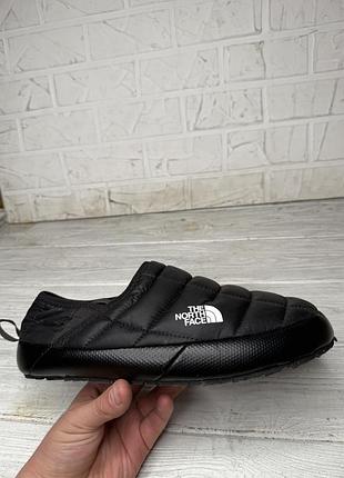 Модные теплые тапки для улицы слипоны мюли the north face thermoball traction mule