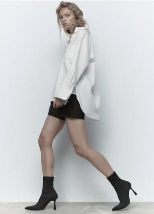 Черные текстильные ботинки zara из эластичной ткани с острым носком и высоким тонким каблуком.размер 38