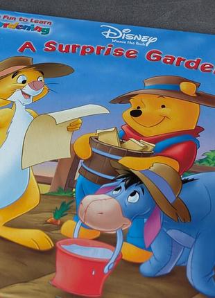 Детская книжка a surprise garden disney десней венни пух
