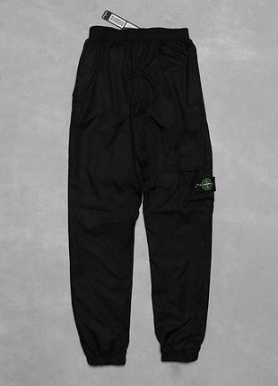 Чоловічі штани stone island чорні з патчем стон айленд з плащівки на резинці (b)