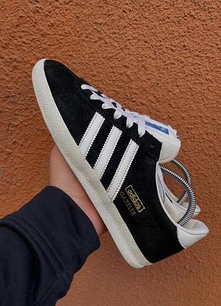 Оригінальні культові жіночі кросівки adidas gazelle 37.5-38 розмір 23.5 см чорного
