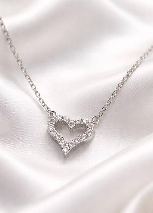 Серебряный колье lover с изящной подвеской в форме сердца и фианитами (2207863)