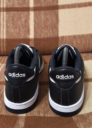 Женские кроссовки adidas 3