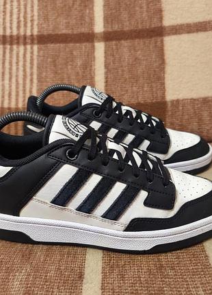 Жіночі кросівки adidas