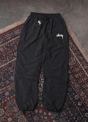 Мужские штаны stussy nylon черные стусси из нейлона на резинке m (b)
