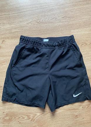 Жіночі спортивні шорти nike