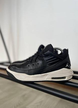 Підліткові чорні кросівки від nike jordan  кросівки на хлопчика