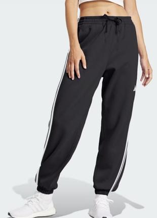 Спортивні штани жіночі adidas essentials 3-stripes french terry cuffed pants чорні розмір s