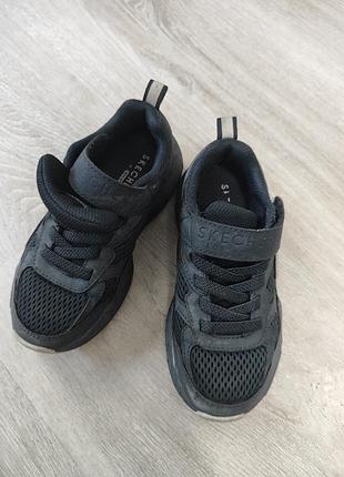 Стильні чорні кросівки для хлопчика skechers 30