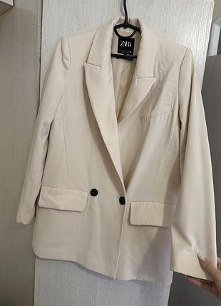 Стильний бежевий піджак zara