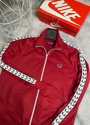 Чоловіча олімпійка в яскраво червному кольорі з лампасами l розмір fred perry