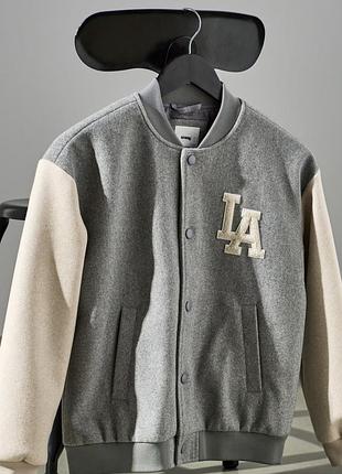 Куртка-бомбер сіра з бежевими рукавами