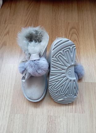 Уггі для дівчаток ugg сірі з помпонами  19 см