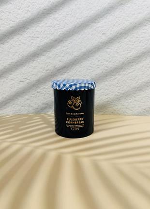 Свічка blueberry cornbread bath and body works