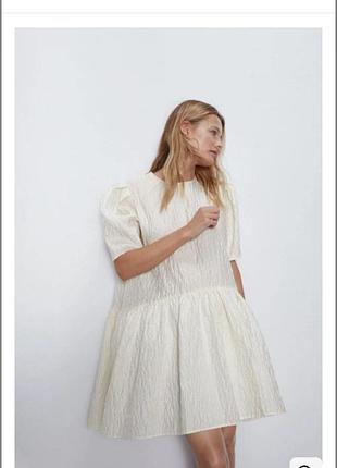 Жіноча коротка сукня zara кремового кольору