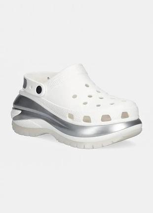Crocs mega crush metallic clog  4