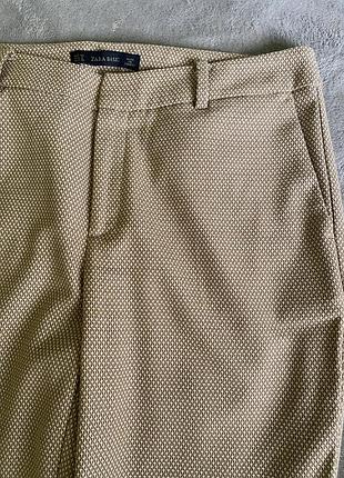 Стильні укорочені брюки zara basic у текстурний принт. 2