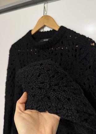 Чорний жіночий светрик з ажурною вʼязкою vero moda