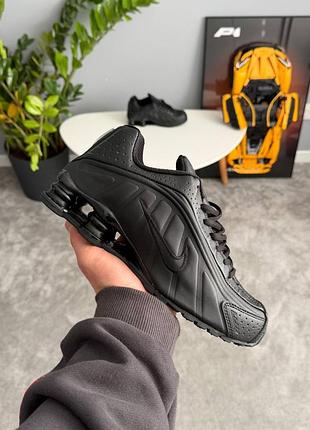 Nike shox r4 black