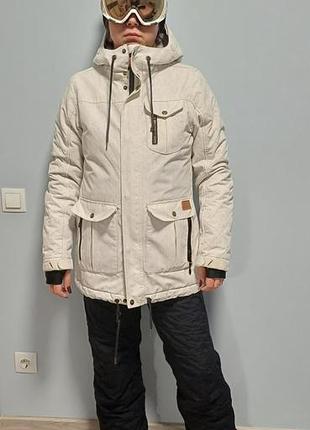 Продам женский лыжный костюм размер м в красивом состоянии