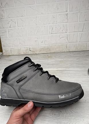 Крутые серые ботинки timberland