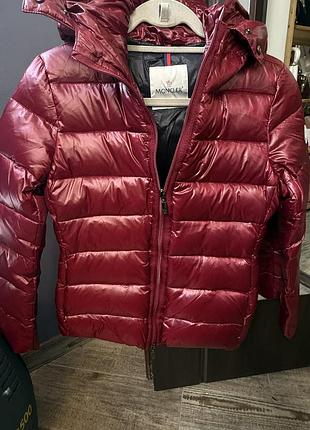 Пуховик жіночий moncler бордовий