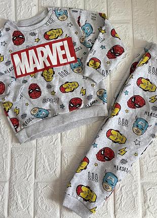 Теплий костюм на хлопчика 98 см. marvel