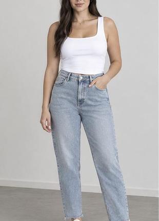 Джинси жіночі denim 1982 світлі джинси мом з необробленим низом 42