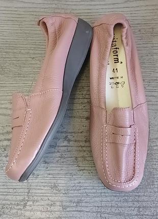 Невероятно мягкие, легкие и удобные мокасины (penny loafers) от немецкого бренда vitaform в нежном, плавно-розовом (пудровом) цвете.